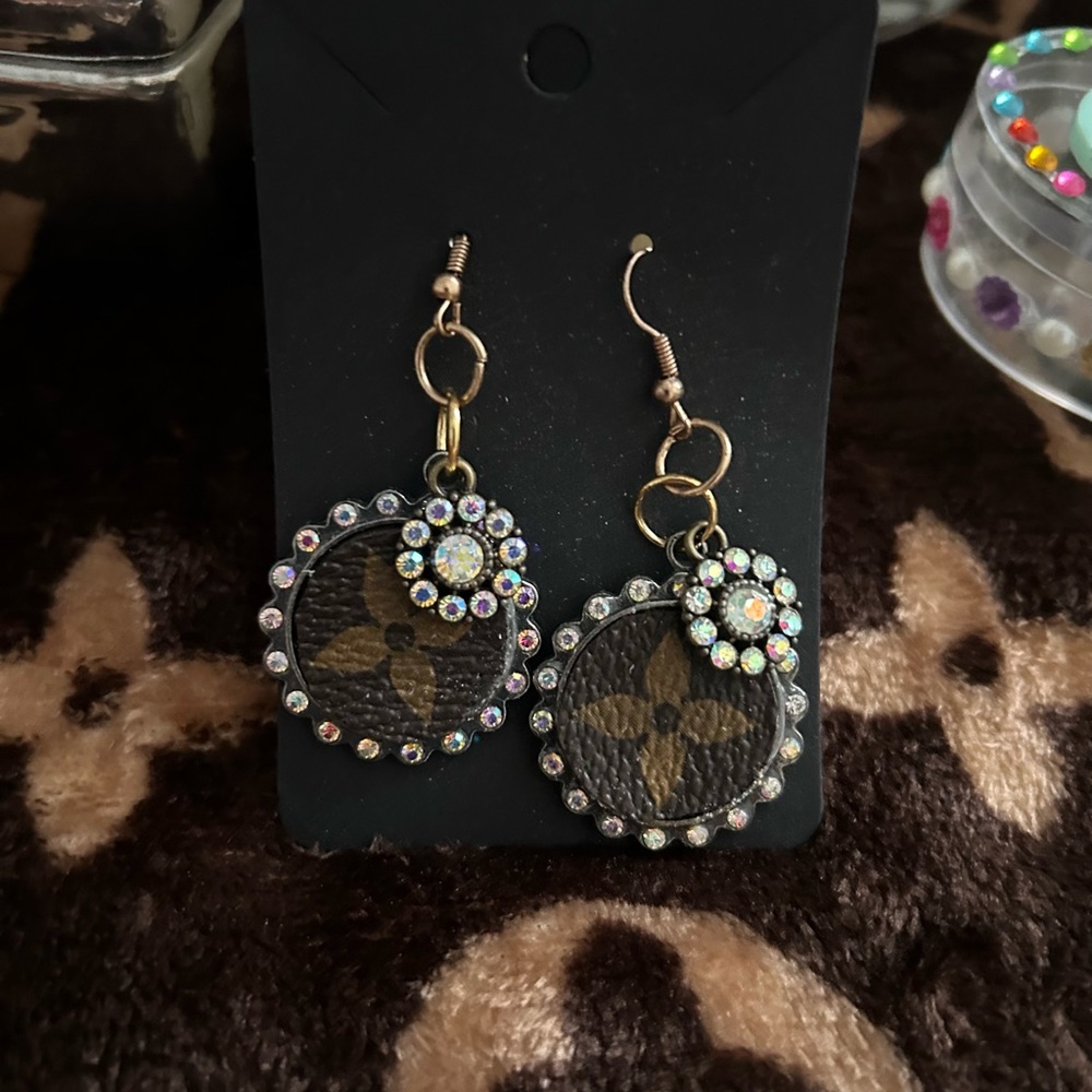 Elegant Crystal and Brown Earrings